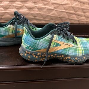 Brooks Green Plaid Running Shoes GTS 8 St. Patty